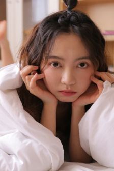 双胞胎姐妹齐上阵许多人物
